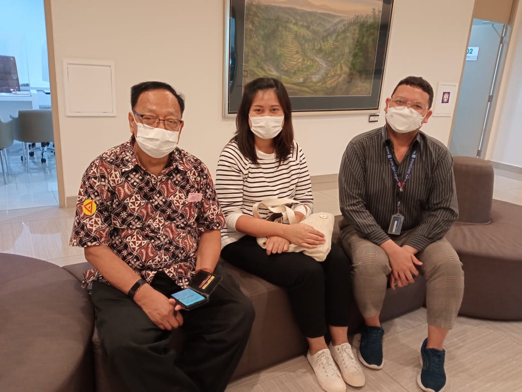 Gambar PJPKSC mendampingi pasien berobat dari peserta PJP