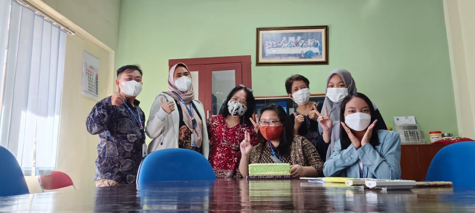 Gambar Karyawan PJPKSC merayakan hari ulang tahun dr. Gre